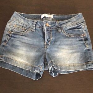 Size 7 No Boundaries jean shorts